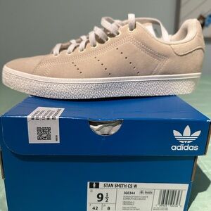 Brand New Adidas STAN SMITH  Wonder white suede. size 9.5